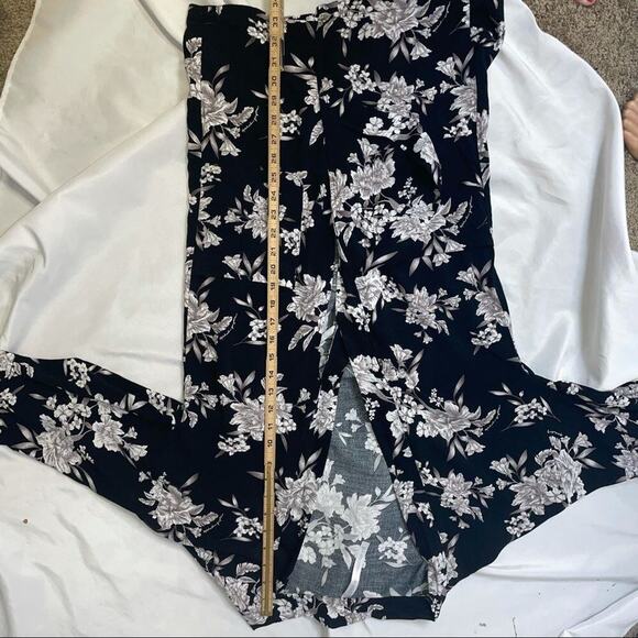 Spiritual Gangster robe Black WHite Floral Front Tie Kimono One Size lightweight - Picture 4 of 10